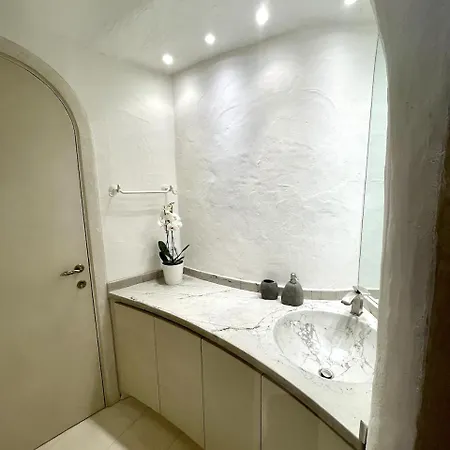 Punta Est - Trilo Alloro Vista Mare & Relax Apartment *